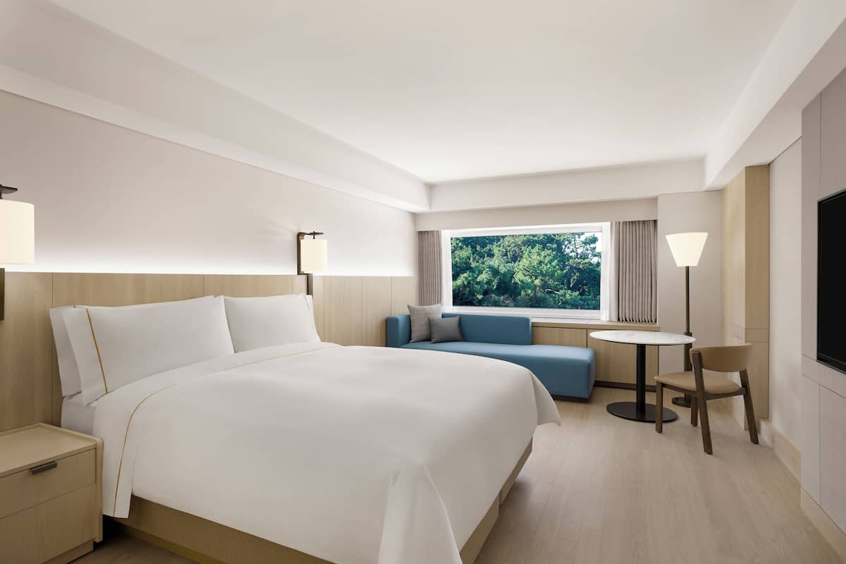 Deluxe Park Ondol, 1 King, Dongbaek Park view | Premium bedding, down comforters, pillowtop beds, minibar