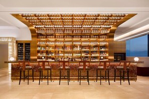 Pub, ocean views, open daily - The Westin Josun Busan (Busan)