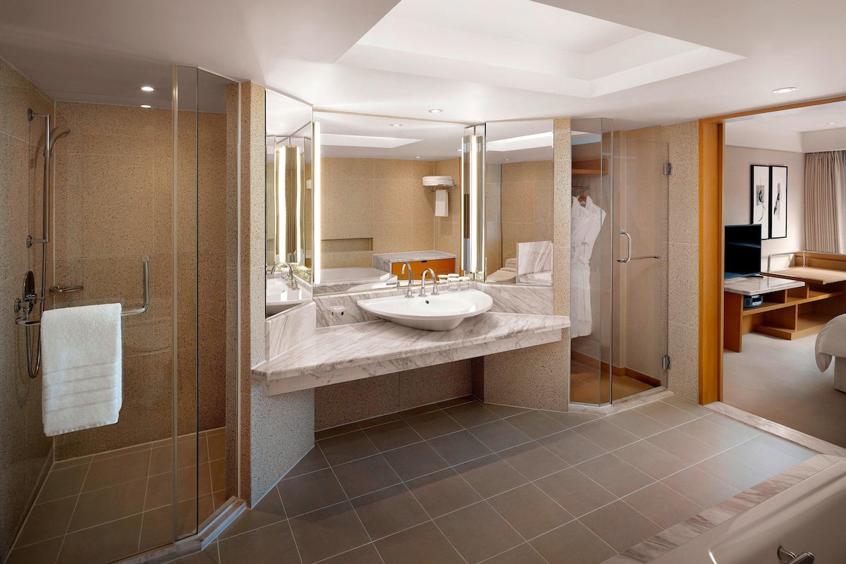 combined shower/bathtub, deep-soaking bathtub, designer toiletries