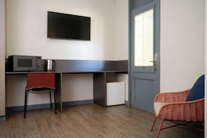 Standardzimmer | Schreibtisch, Bügeleisen/Bügelbrett, kostenloses WLAN, Bettwäsche