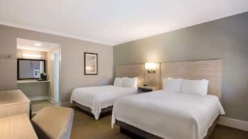 Chambre Standard, 2 grands lits, non-fumeur, réfrigérateur et four à micro-ondes