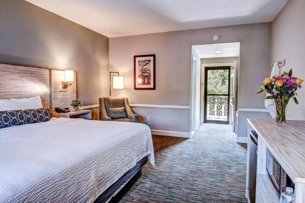 Ropa de cama de alta calidad y escritorio