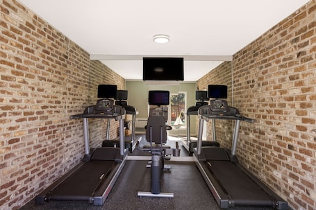 Fitness facility. Best Western Sea Island Inn