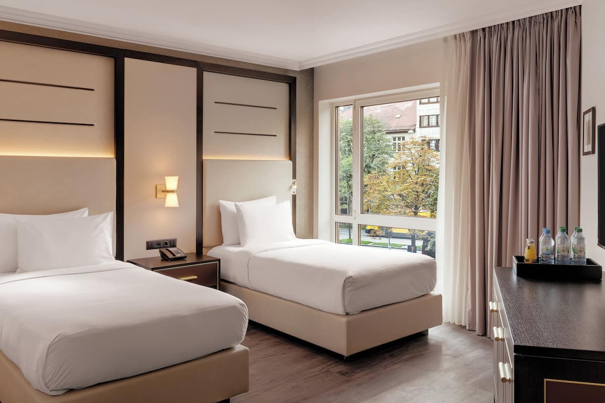 Room, 2 Twin Beds, Accessible, Non Smoking | Hypo-allergenic bedding, in-room safe, laptop workspace, blackout drapes