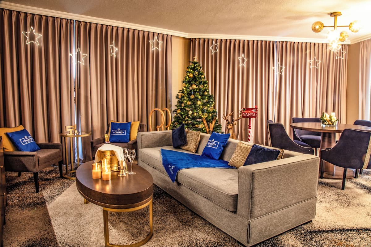 Executive Suite (Pommery Christmas) | Hypo-allergenic bedding, in-room safe, laptop workspace, blackout drapes