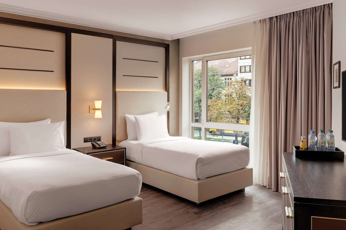 Twin Room, Accessible, Non Smoking | 1 bilik tidur, peralatan tempat tidur hipoalergenik