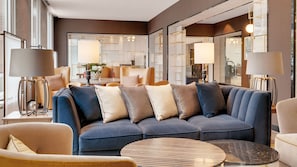 Coin salon dans le hall