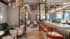 Serves lunch and dinner - Hilton Munich City (Munich)