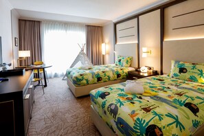 Habitación familiar, varias camas, habitaciones comunicadas | Ropa de cama hipoalergénica y caja fuerte