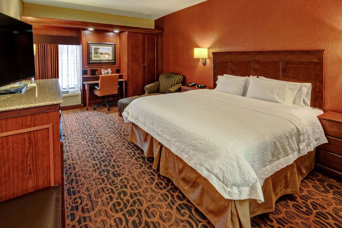 select comfort beds, in-room safe, desk, laptop workspace