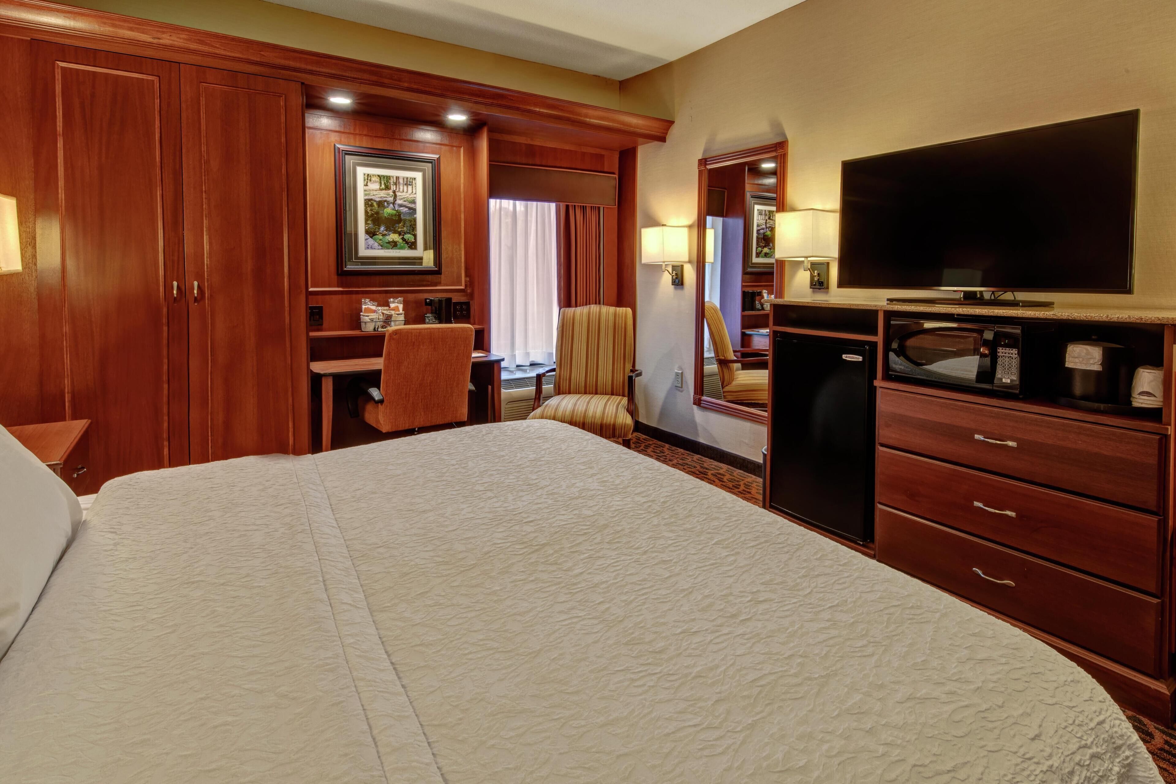 Room, 1 King Bed, Accessible, Non Smoking | Select Comfort beds, in-room safe, desk, laptop workspace