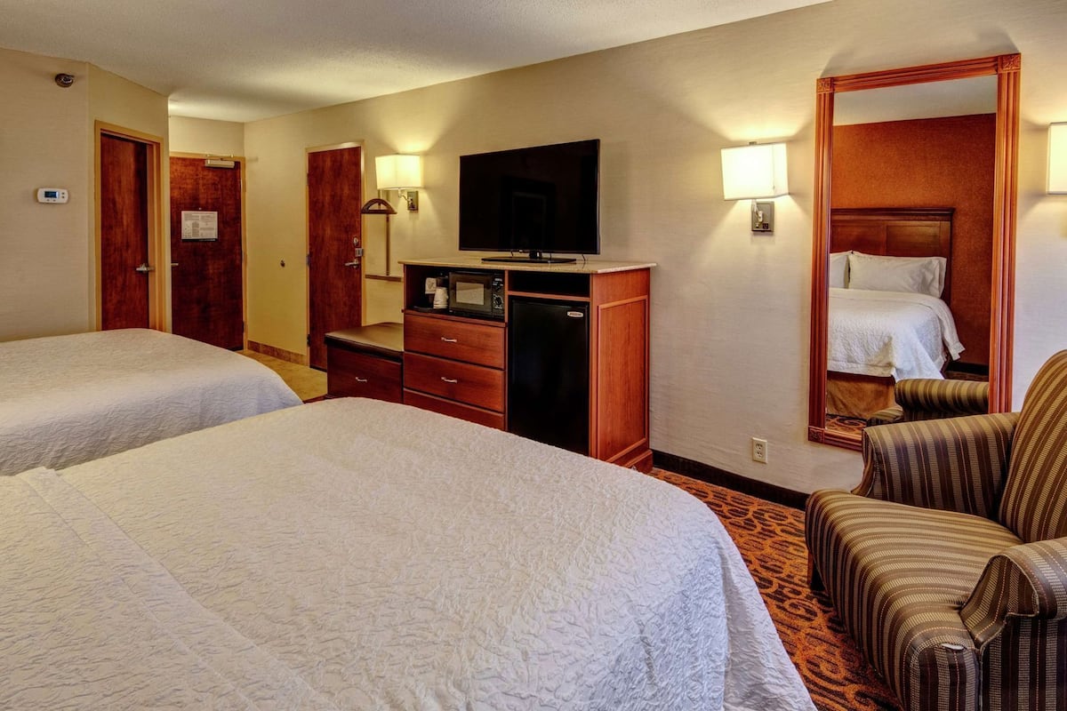 Select Comfort beds, in-room safe, desk, laptop workspace