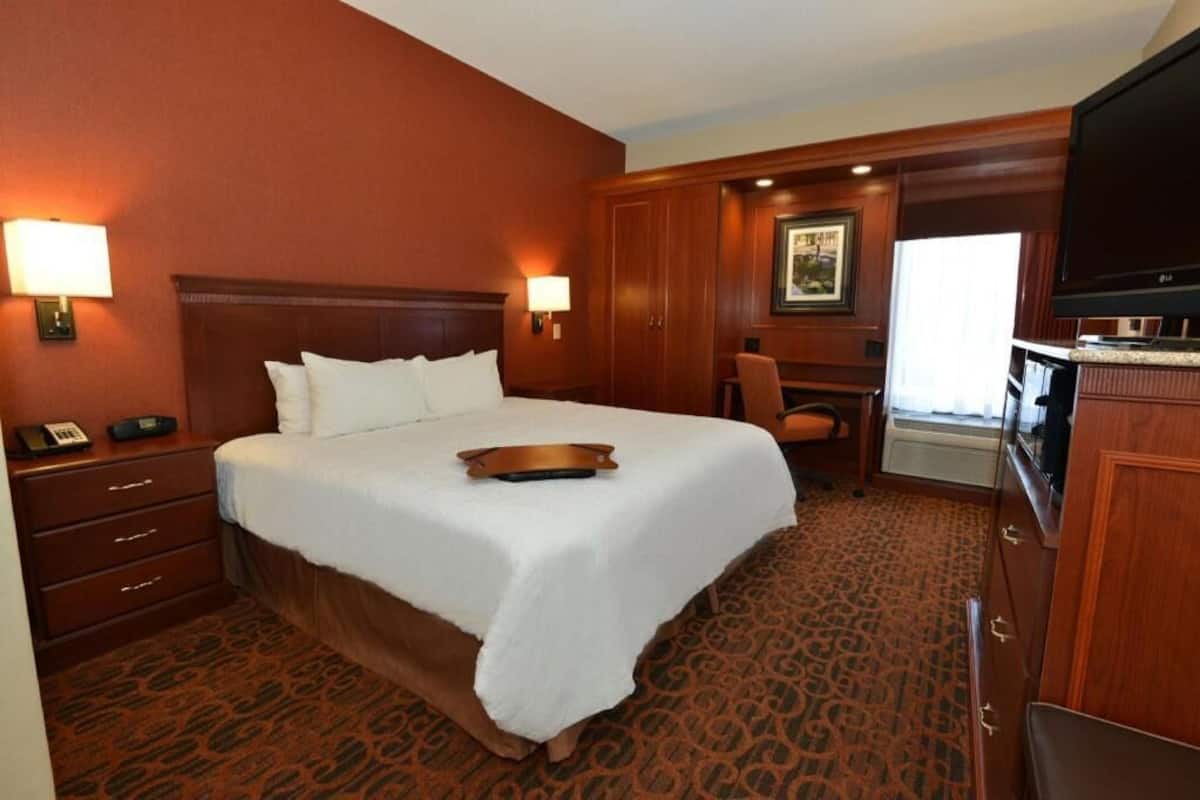 Select Comfort beds, in-room safe, desk, laptop workspace