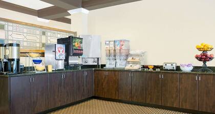 Days Inn by Wyndham Asheville/Mall