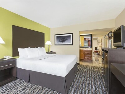 Days Inn by Wyndham Asheville/Mall