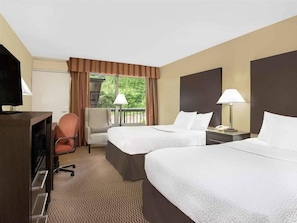 โต๊ะทำงาน, ผ้าม่านกันแสง, เตารีด/โต๊ะรีดผ้า, เปล/เตียงเด็กอ่อน (ฟรี)