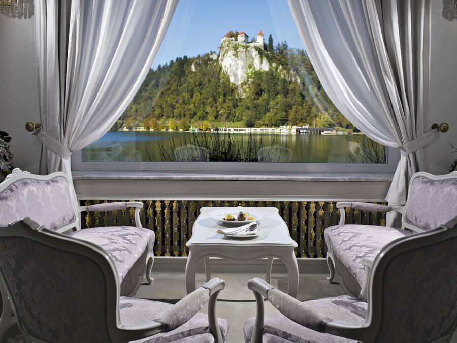 Suite – president, balkong, utsikt mot innsjø | Bar (på overnattingsstedet)