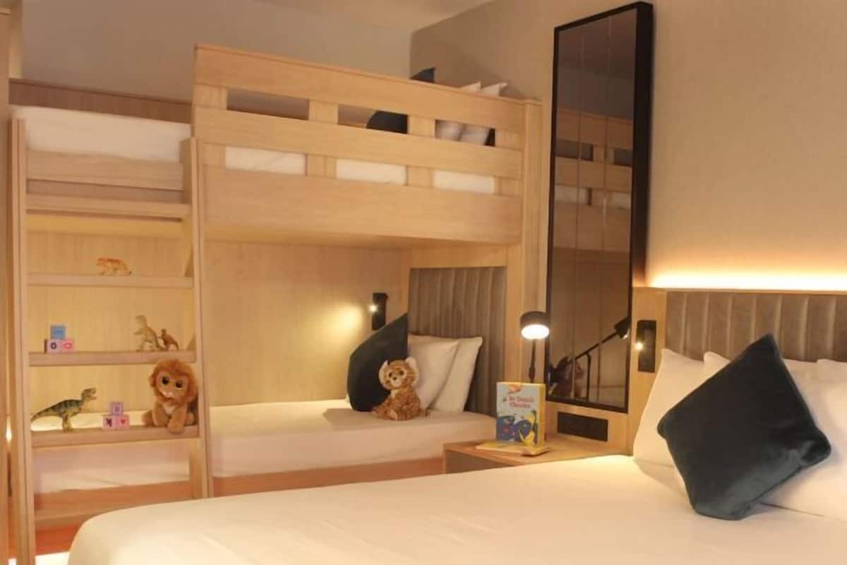 Premium bedding, in-room safe, desk, laptop workspace