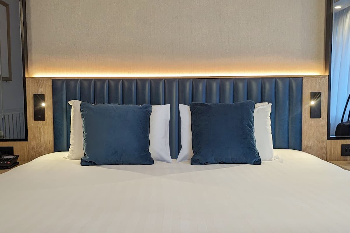 superior double room, 1 king bed | 1 bedroom, premium bedding, in-room safe, desk