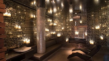 Salas de tratamiento para parejas, sauna y tina de hidromasaje