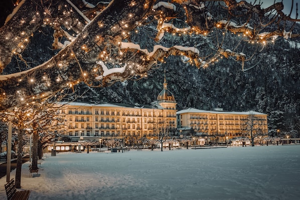 Exterior - Victoria Jungfrau Grand Hotel & Spa (Interlaken)