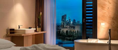 Hochwertige Bettwaren, Minibar, Zimmersafe, Schreibtisch