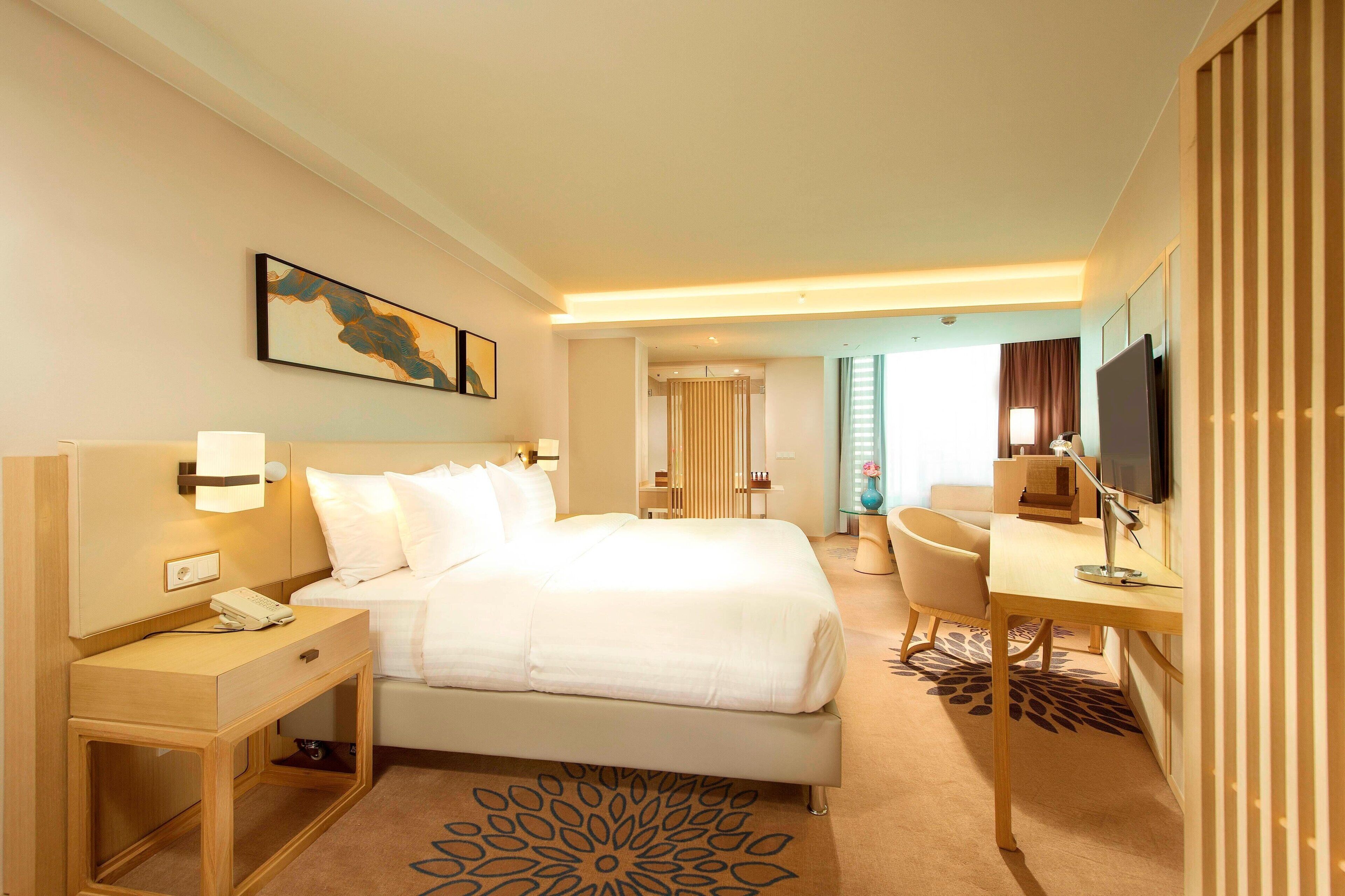 premium bedding, minibar, in-room safe, desk