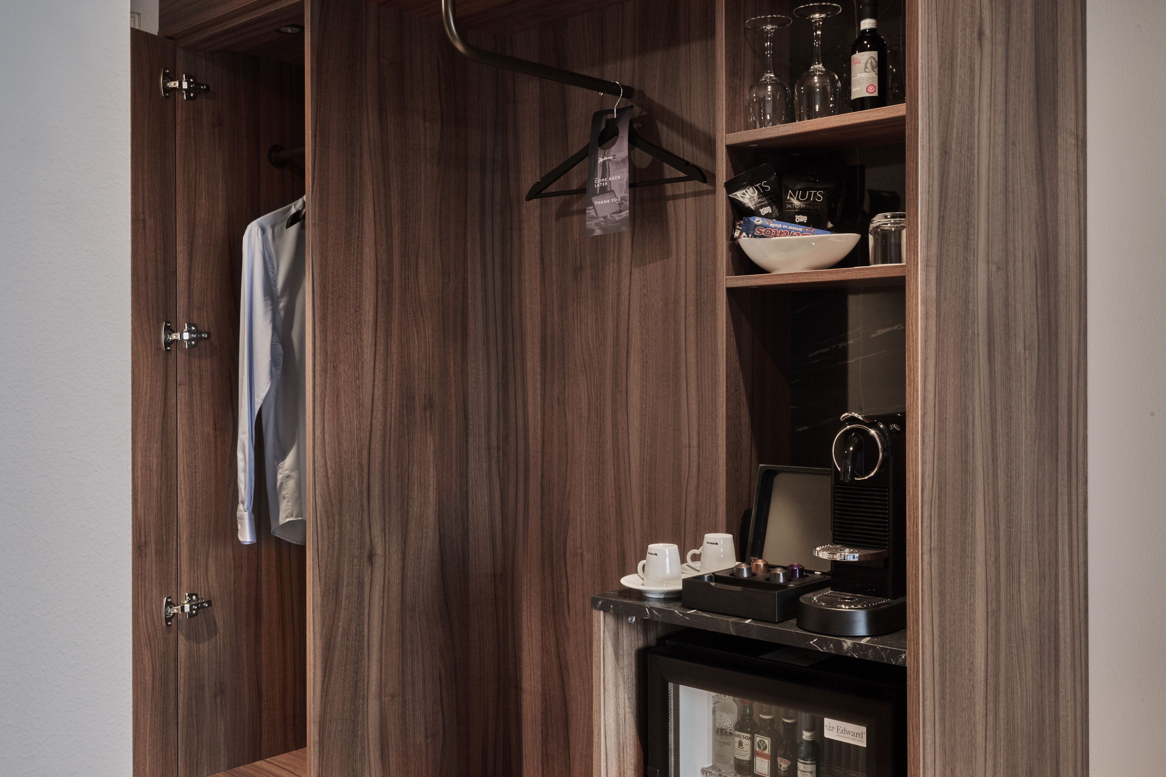 premium bedding, pillow-top beds, minibar, in-room safe