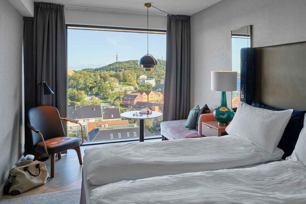 Standard Room | Premium bedding, pillow-top beds, minibar, in-room safe