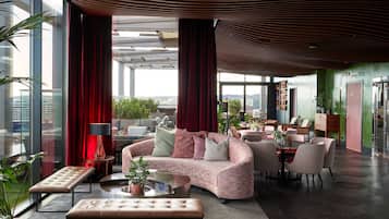 2 bares, piano bar, pub, bar en la azotea