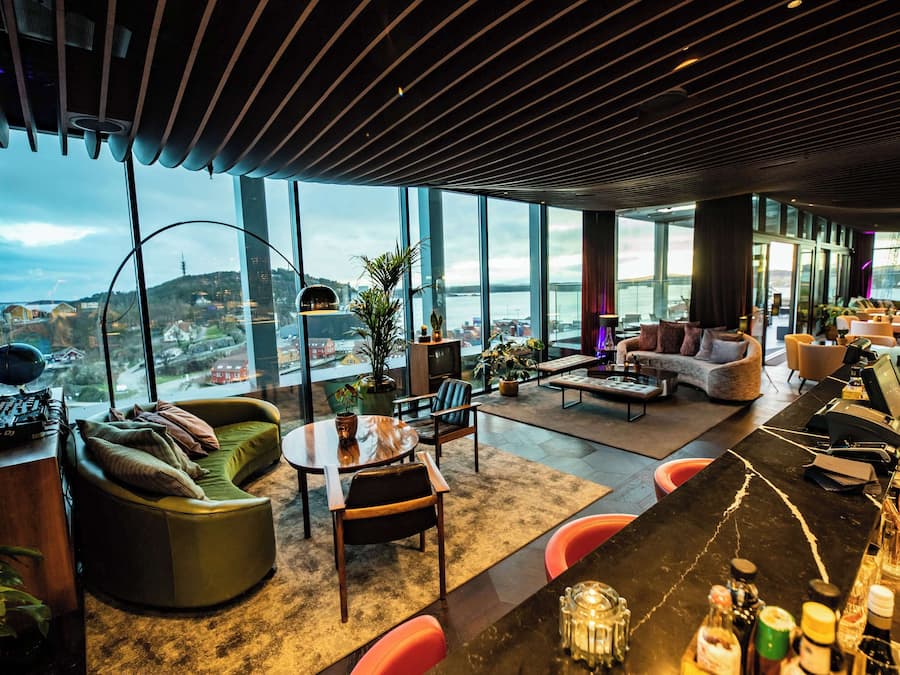 2 bares/lounges, piano bar, pub, bar na cobertura