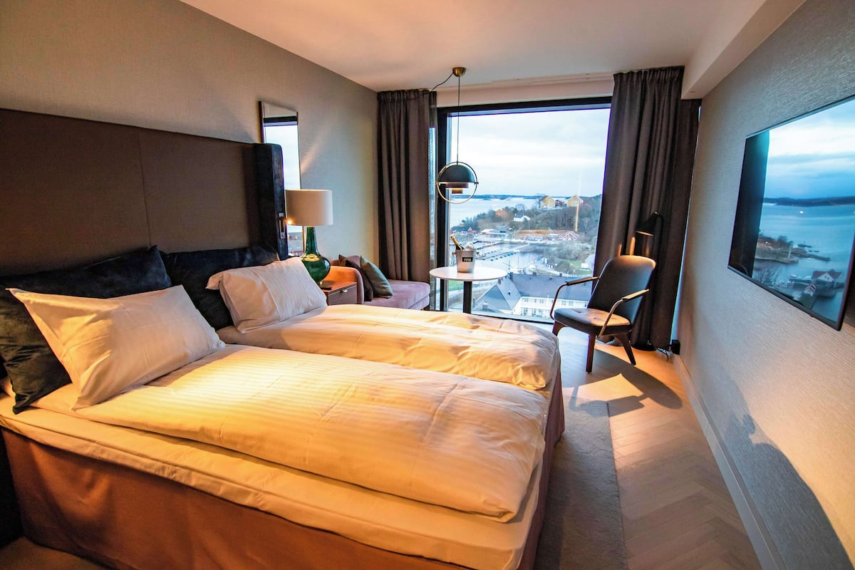 Standard Room, Ocean View | Premium bedding, pillow-top beds, minibar, in-room safe