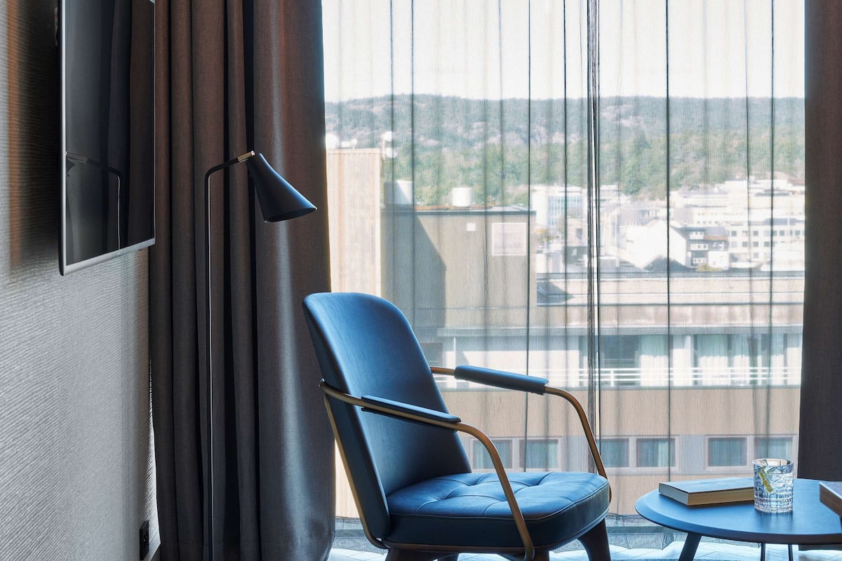 business room, harbour view (class) | premium bedding, pillow-top beds, minibar, in-room safe