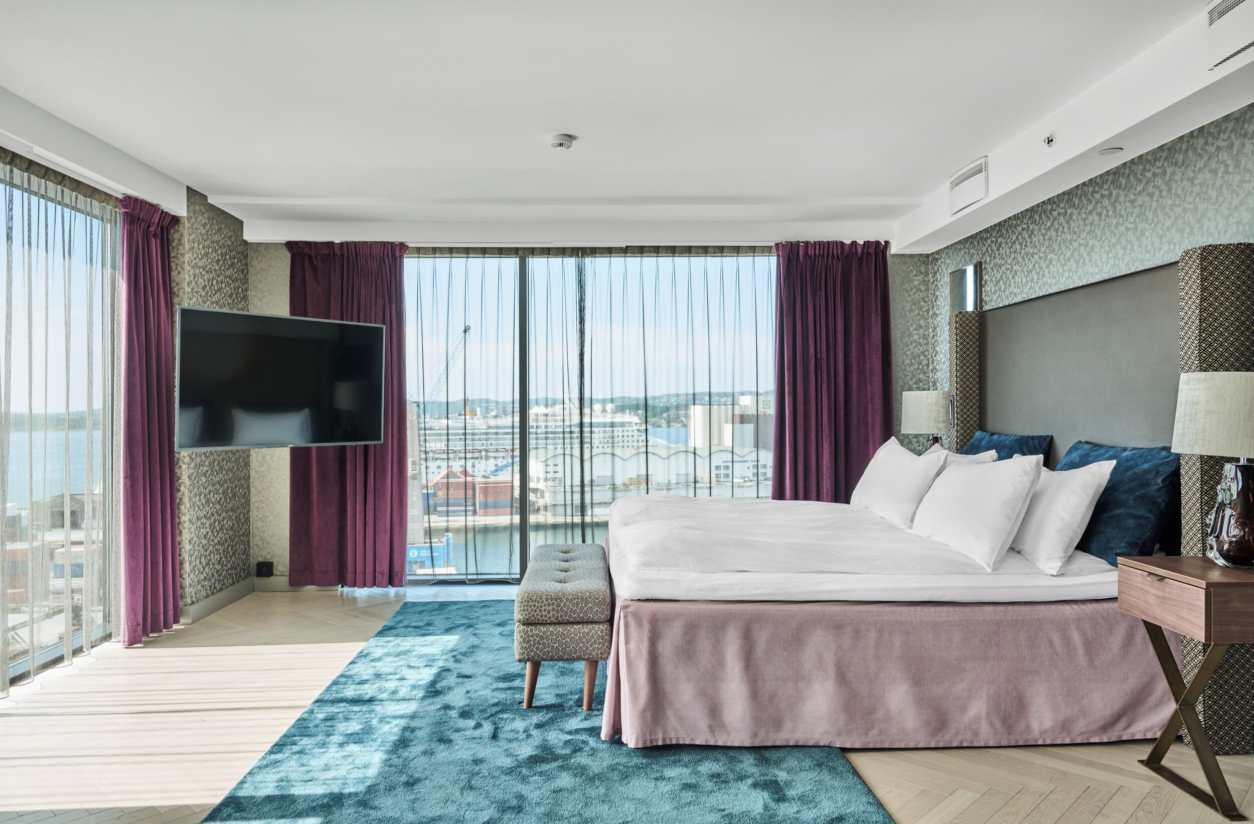 ห้องสวีท, 1 ห้องนอน, วิวทะเล | เครื่องนอนระดับพรีเมียม, เตียงพร้อมฟูกเสริมที่นอน, มินิบาร์