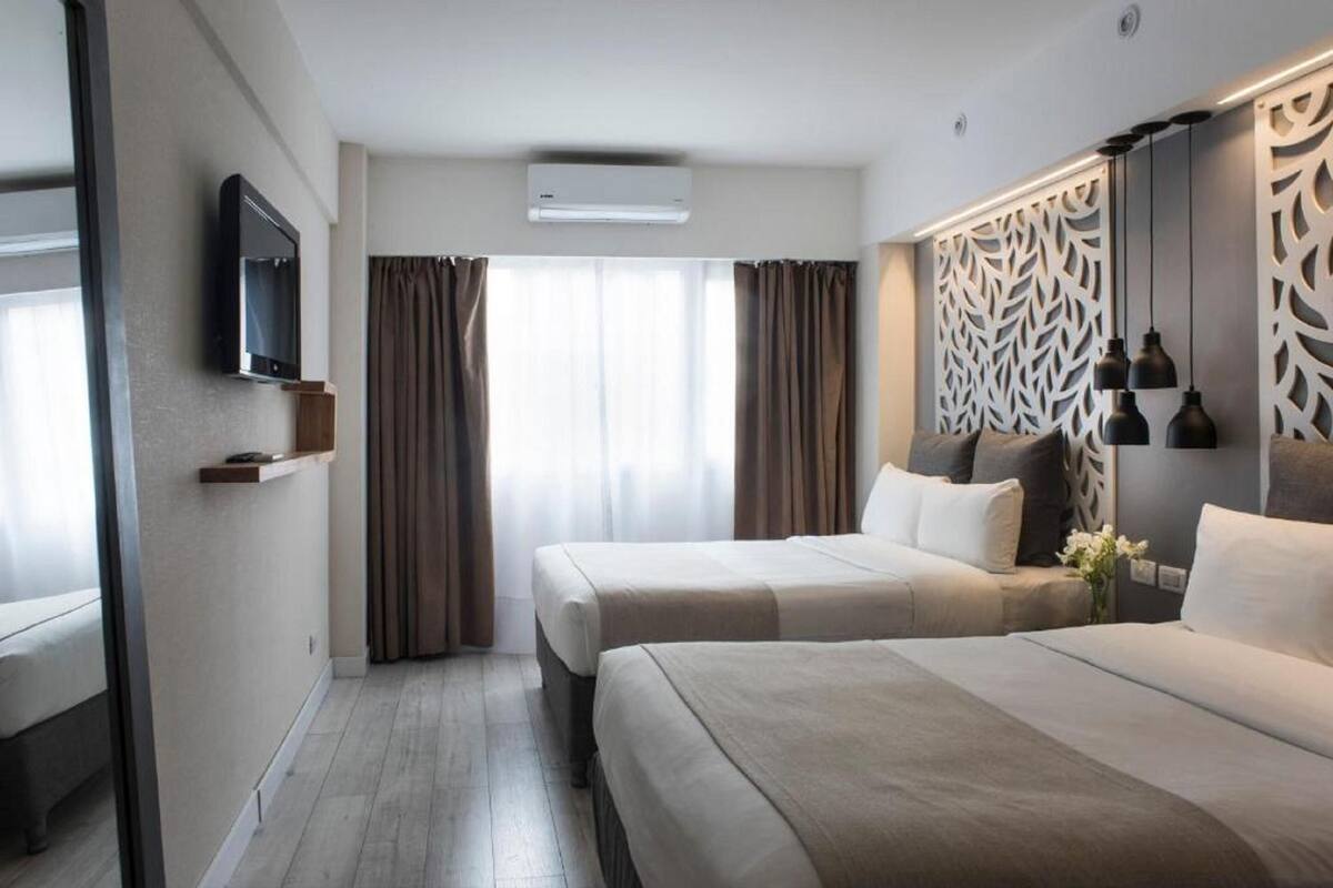 Premium bedding, down comforters, minibar, in-room safe