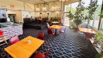 Café da manhã self-service grátis todos os dias