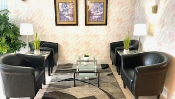 Coin salon dans le hall
