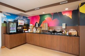 Free daily continental breakfast - Fairfield Inn by Marriot Manchester-Boston Regional Airport (Manchester)