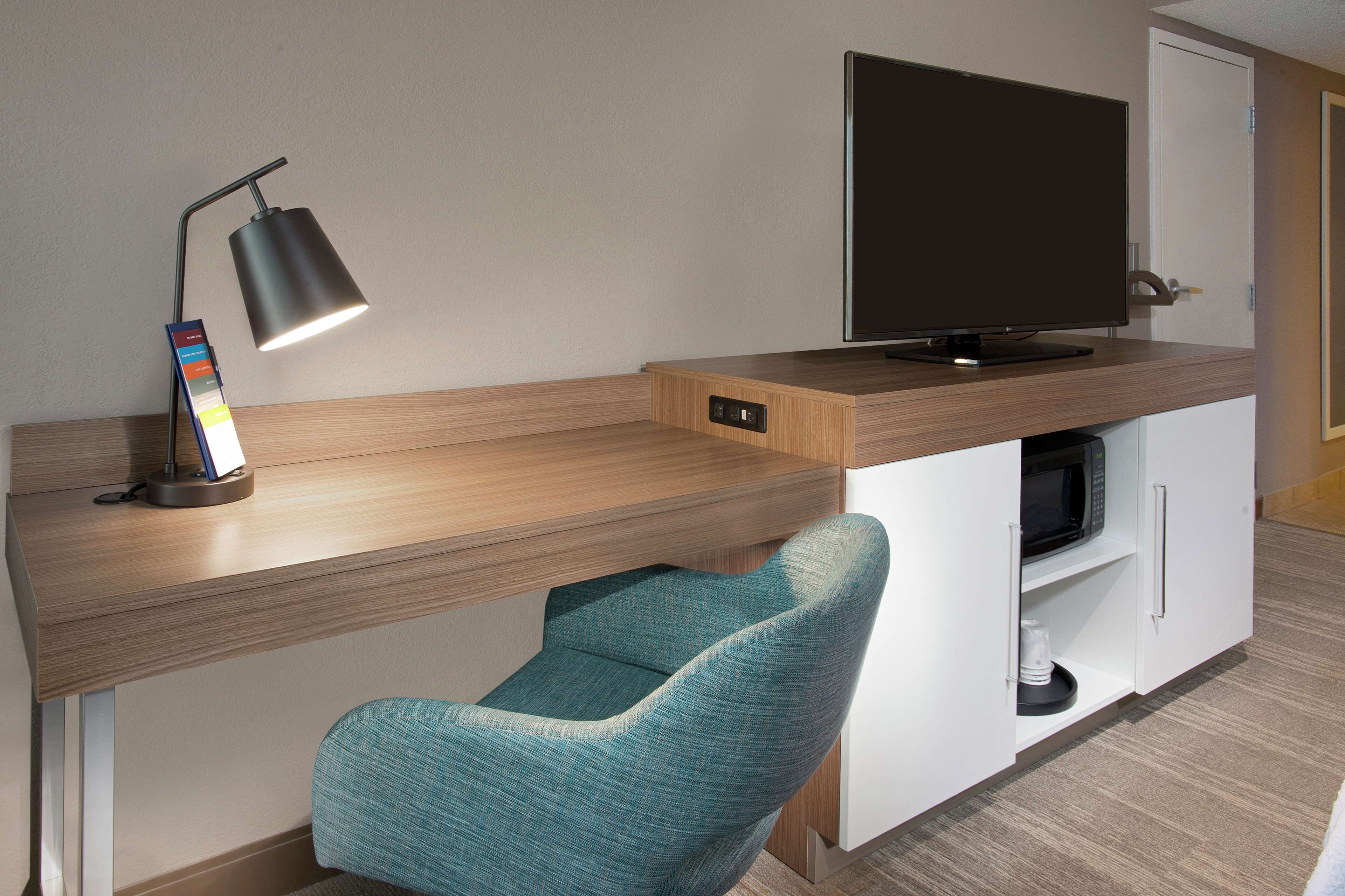 one king bed, non-smoking, accessible | premium bedding, down duvets, pillow-top beds, in-room safe