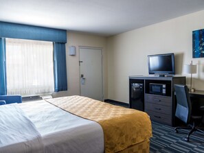 Standard Room, 1 King Bed, Non Smoking, Refrigerator & Microwave | Blackout drapes, iron/ironing board, WiFi, bed sheets