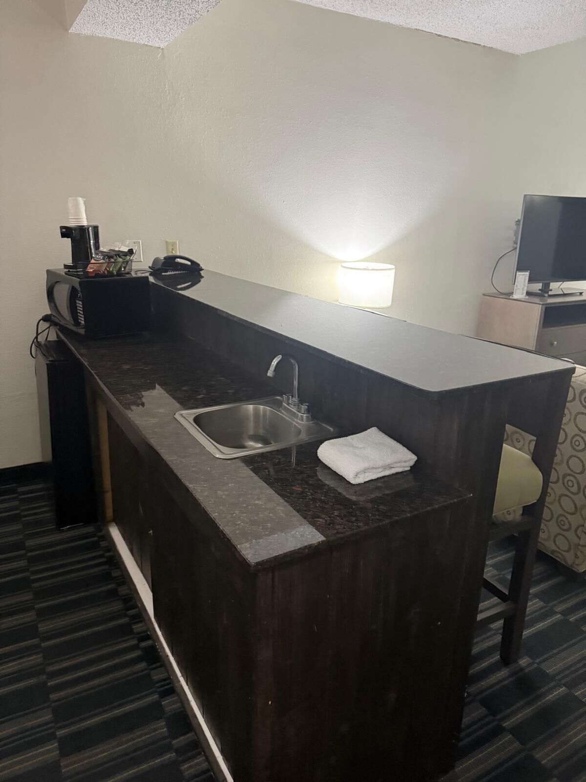 Suite, 1 King Bed, Non Smoking, Refrigerator & Microwave | Private kitchen