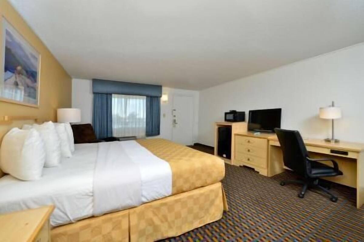 Blackout curtains, iron/ironing board, WiFi, bed sheets