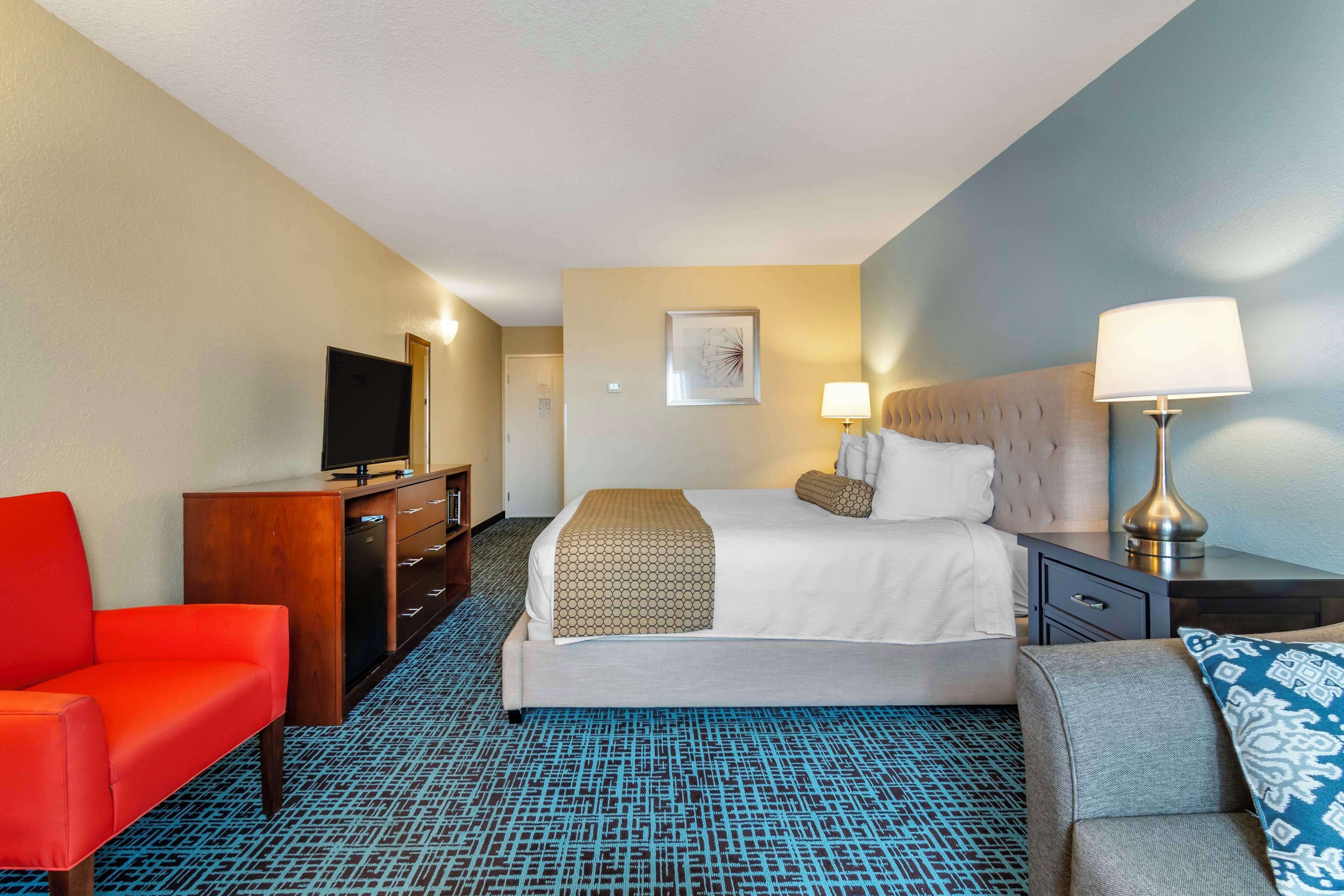 standard room, 1 king bed, accessible, refrigerator & microwave (with sofabed) | desk, iron/ironing board, cots/infant beds, wifi