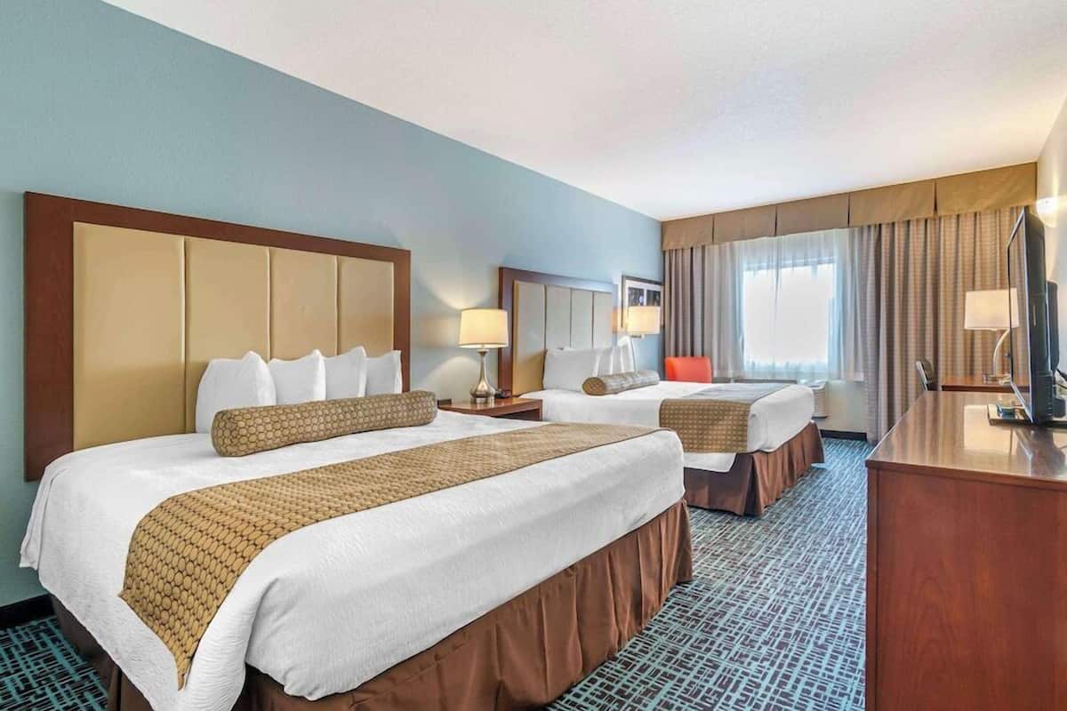Desk, iron/ironing board, WiFi (surcharge), bed sheets