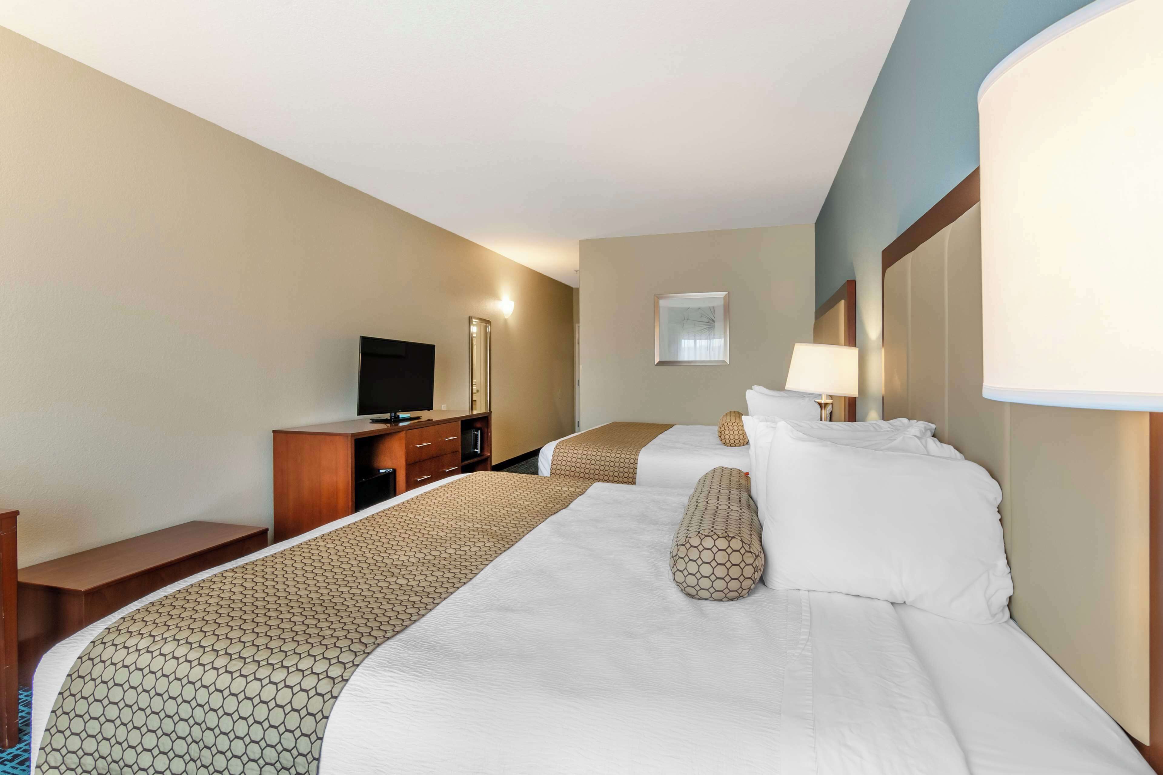 desk, iron/ironing board, cots/infant beds, wifi