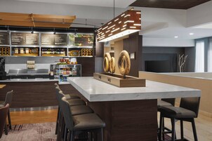 Se sirven desayunos y cenas, cocina americana