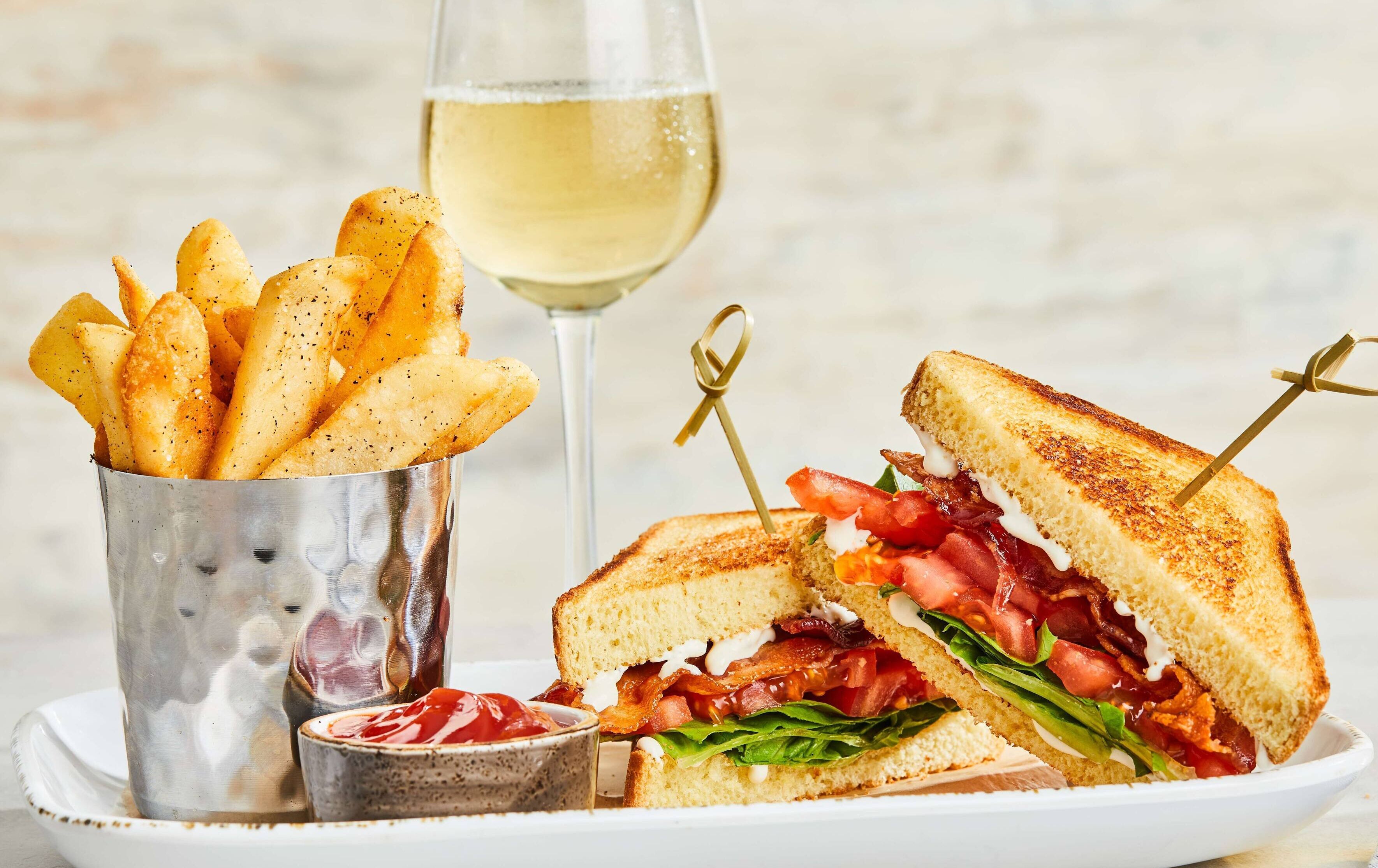 breakfast and dinner served, american cuisine