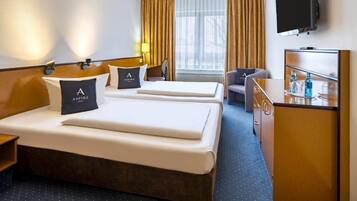 Standard Room, 2 Twin Beds | Desk, laptop workspace, bed sheets