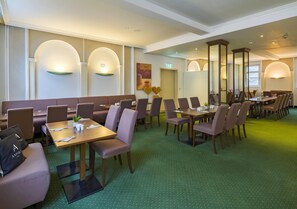 Breakfast area - Aspire Frankfurt Airport, Trademark Collection by Wyndham (Ruesselsheim)