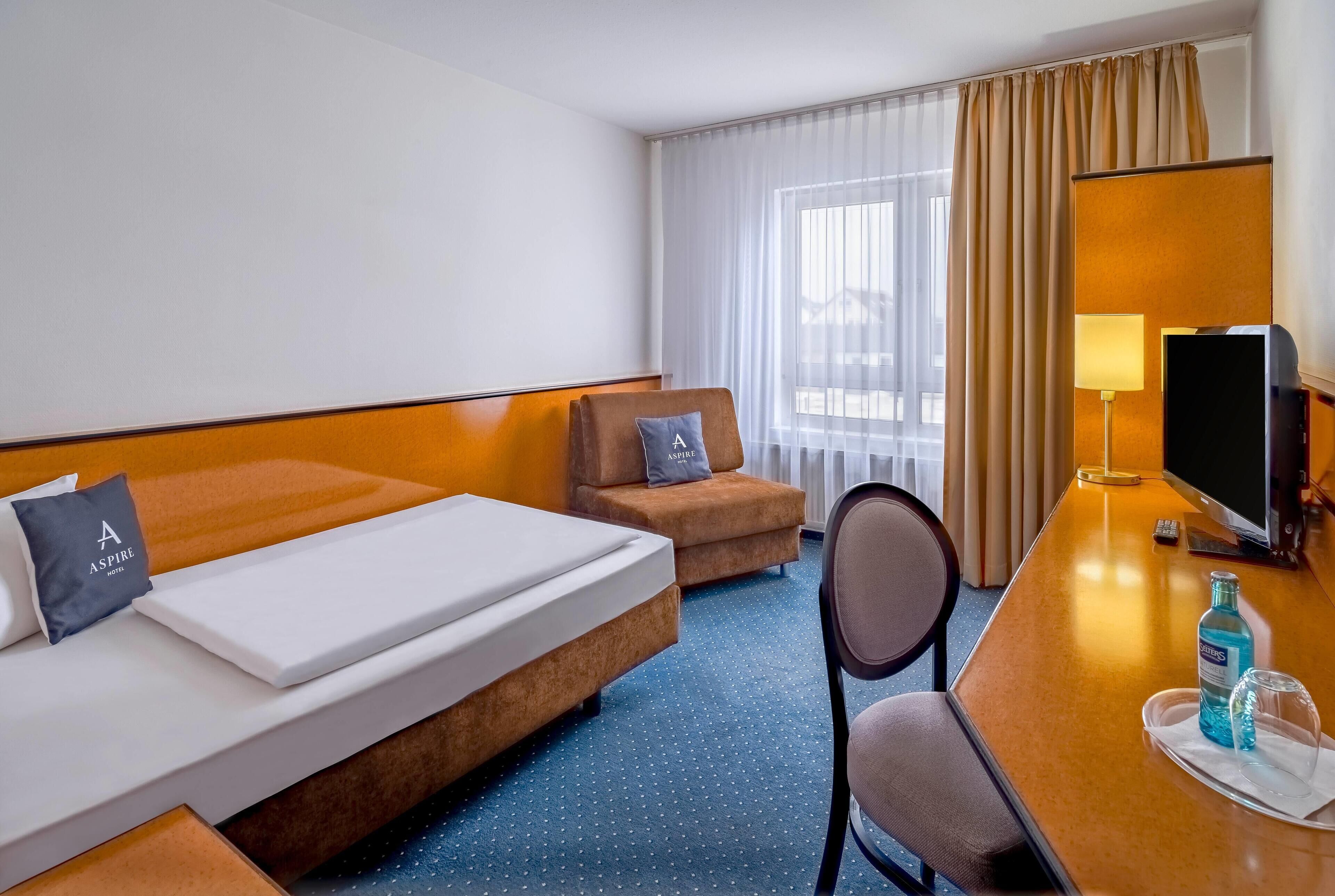 Bureau, espace de travail pour ordinateur portable, draps fournis